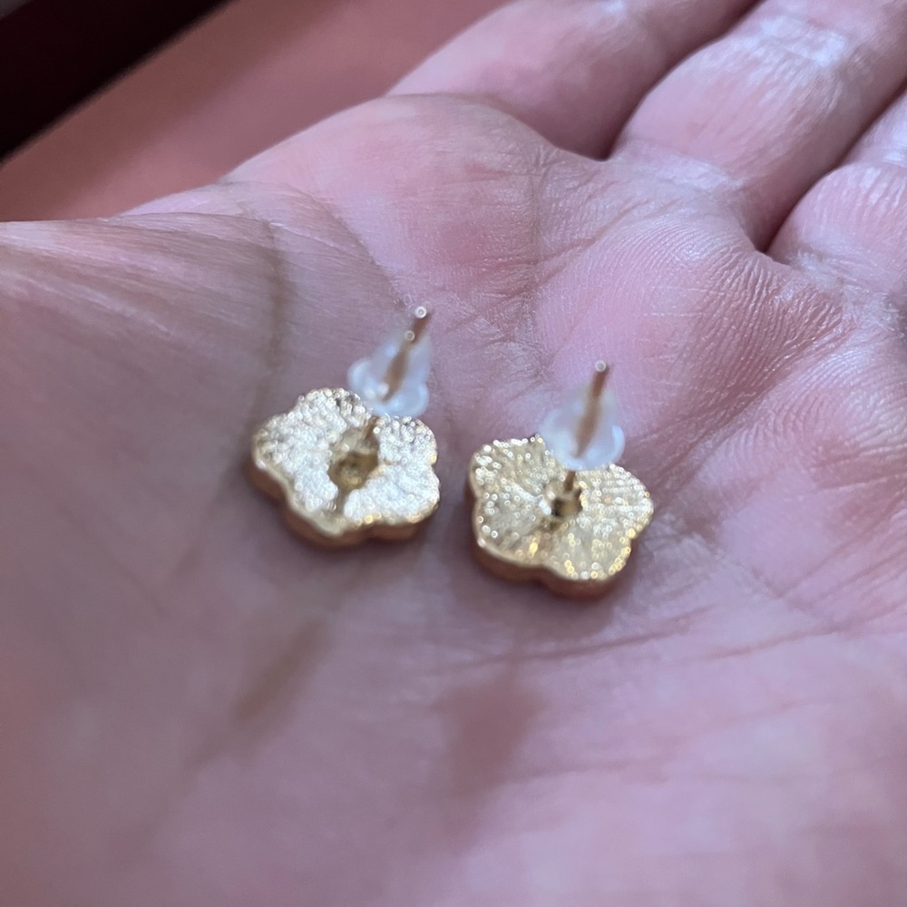Black and Gold Flower Earrings - Picture 3 of 3